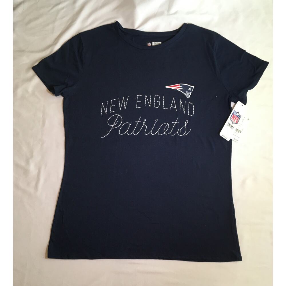 NFL Team New England Patriots T-Shirt Women's Medium Navy Cursive lettering